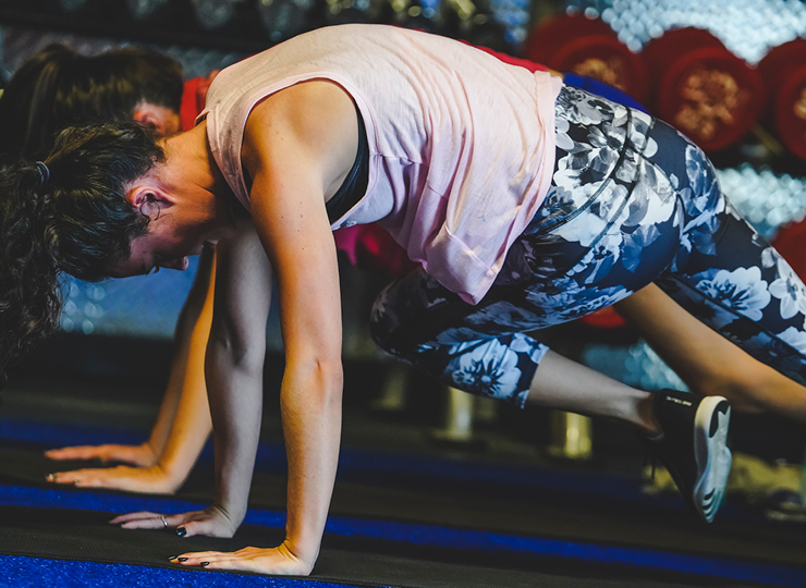 people at ultimate challenge class at crunch fitness