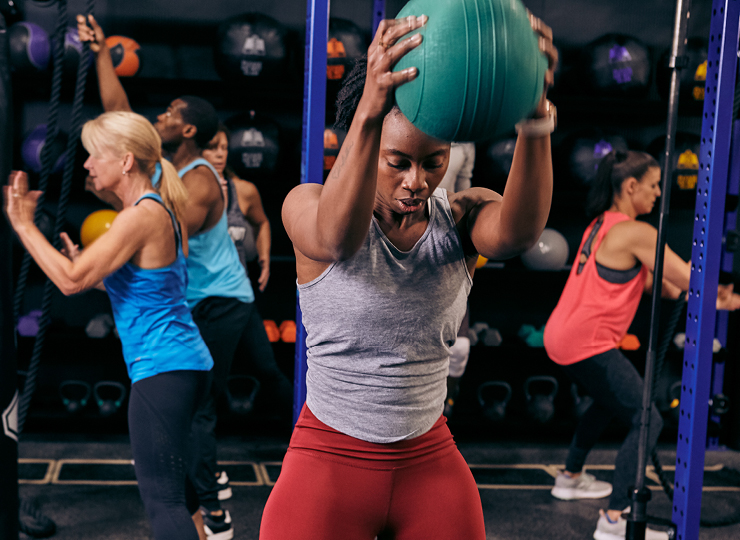 people in slam hiit class at crunch fitness