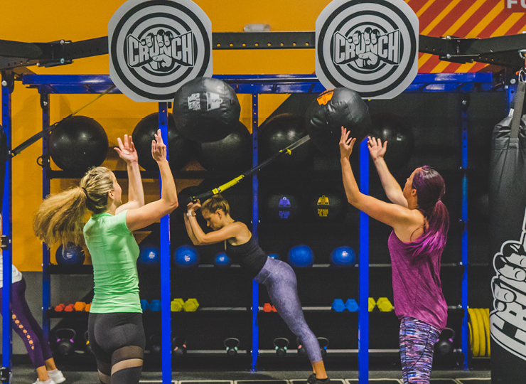 people in slam hiit class at crunch fitness