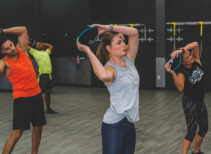 people in slammed class at crunch fitness