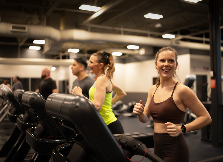 women on treadmill at a crunch gym