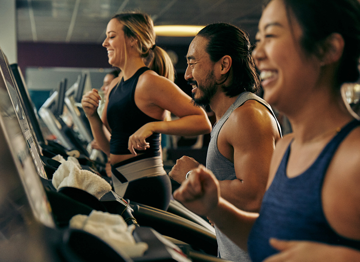 women on treadmill at a crunch gym