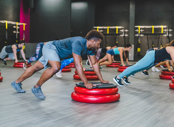 people in 360-3X class at crunch fitness