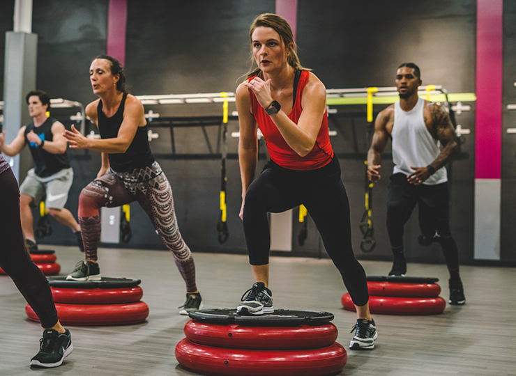 people in 360-3X class at crunch fitness