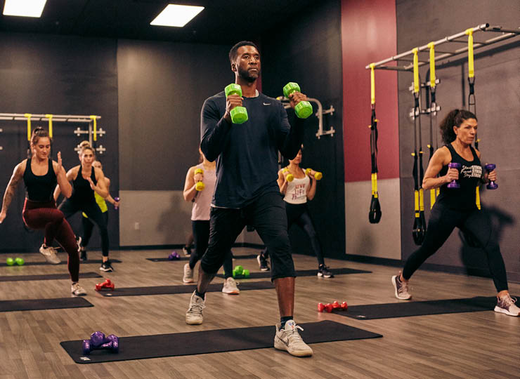 people in stacked class at crunch fitness