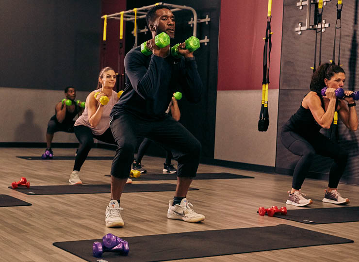 people in stacked class at crunch fitness