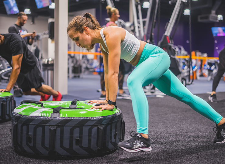 people in tabata hiit class at crunch fitness